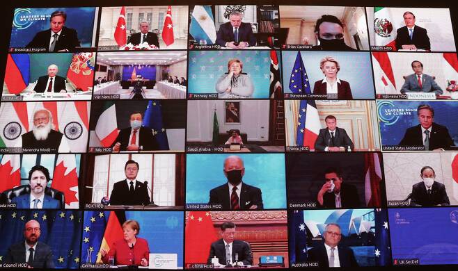 4월 22일 바이든 미국 대통령이 세계 40국을 화상으로 초청해 개최한 기후정상회의에서 각국 정상들 모습이 화면에 나타나 있다. /연합뉴스