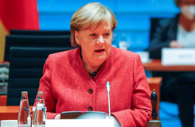 앙겔라 메르켈 독일 총리가 20일(현지 시각) 주례 내각회의에서 발언하고 있다./AFP 연합뉴스