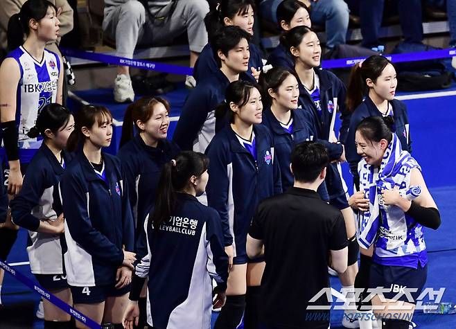 1세트 부상으로 빠진 육서영은 더 이상 경기에 나설 수 없었다.