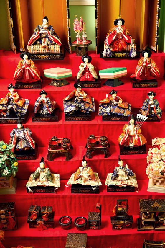 일본의 전통 행사 히나마쓰리에 활용하는 히나 인형.
