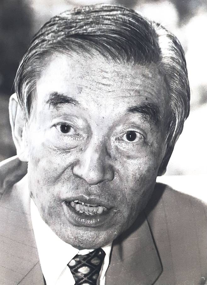 강원룡 목사는 크리스찬 아카데미를 만들어 시민운동가를 양성하고, 1974년 민주회복국민회의를 결성, 유신정권에 저항했다. 함남 이원출신인 강 목사는 해방 직후 진주한 소련군의 강간과 약탈을 목격하고 회고록에 남겼다.