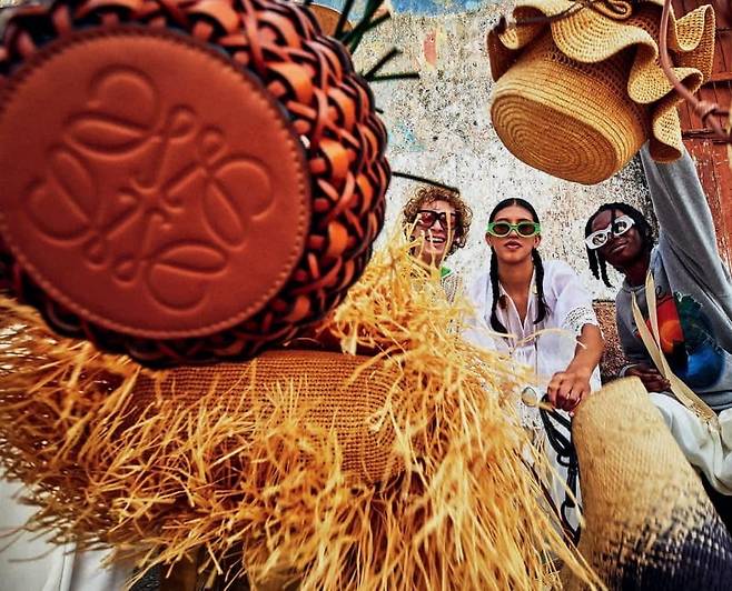 장인들의 바구니 직조기술과 로에베의 협업(사진③)
사진;로에베 코리아