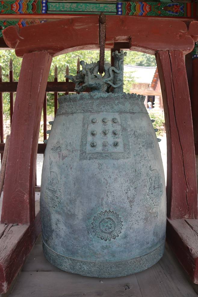 60년만에 보물에서 국보로 승격된 부안 내소사 동종. 고려 후기 걸작이다. <문화재청>