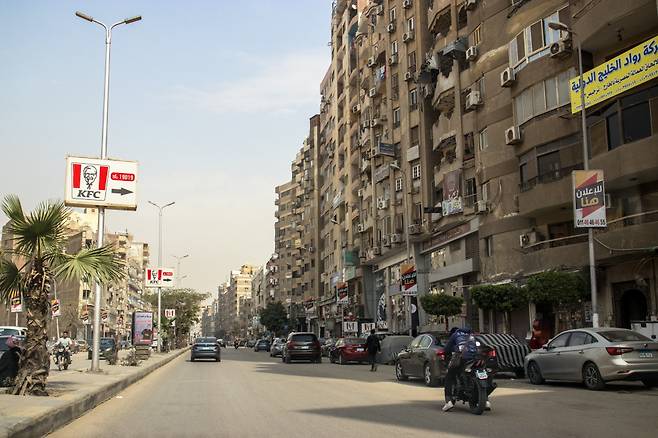 흔한 카이로 거리. 보다시피 차선이 없다