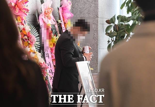 코로나19 여파로 미뤄졌던 결혼식 수요가 다시 늘며 서울 곳곳의 공공시설을 예식장으로 활용하는 '나만의 결혼식'이 예비 부부들의 이목을 끈다. 다만 공공예식이라는 이름에 비해 부수비용이 많이 들어 계약이 망설여진다는 의견도 나온다. 사진은 기사 내용과 무관. /더팩트 DB