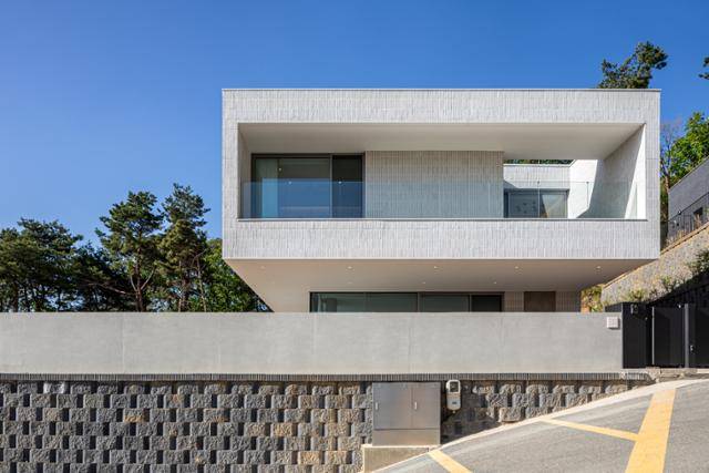 경기 양평군 지평면 전원주택 단지에 자리한 '양평사색' 전경. 텍스처 온 텍스처(texture on texture) 제공