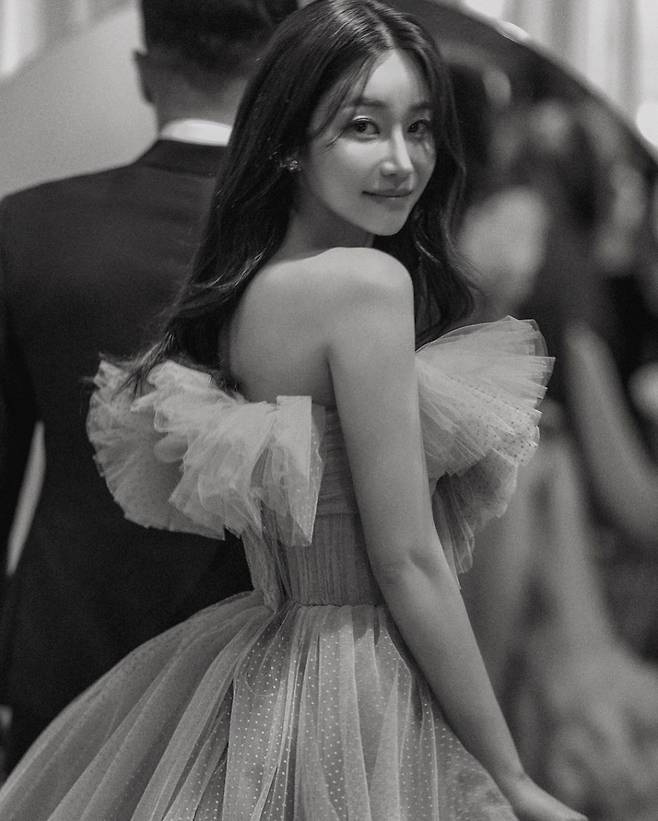 그룹 AOA 출신 유나가 지난 11일 공개한 웨딩 화보./사진=유나 인스타그램