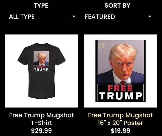 도널드 트럼프 전 미국 대통령의 '머그샷'(피고인을 구금하는 과정에서 촬영하는 얼굴 사진)을 이용해 만든 반팔 티셔츠와 포스터. 티셔츠와 포스터 가격은 개당 29.99달러, 19.99달러이다. 머그잔과 휴대용 음료용기 등도 시판 중이다.