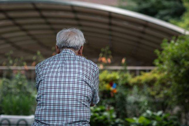 노인 뒷모습. ⓒ게티이미지뱅크