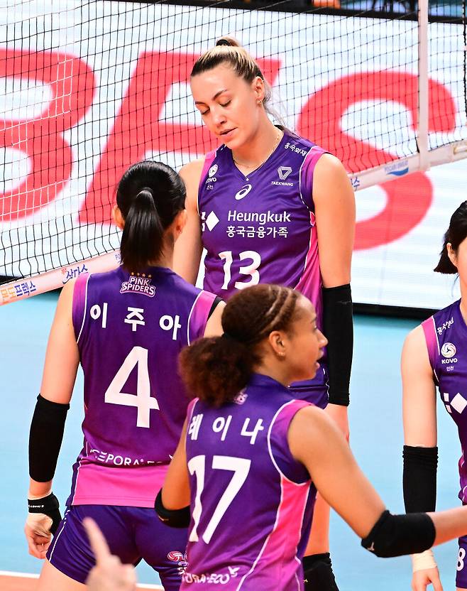 ▲ 또 웃지 못한 옐레나 ⓒ KOVO