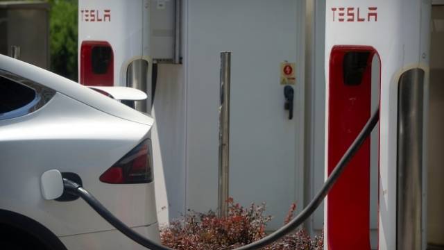 테슬라 충전. AP연합뉴스