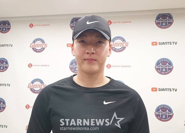 롯데 최준용이 17일 부산 사직야구장에서 스타뉴스와 인터뷰를 하고 있다. /사진=양정웅 기자