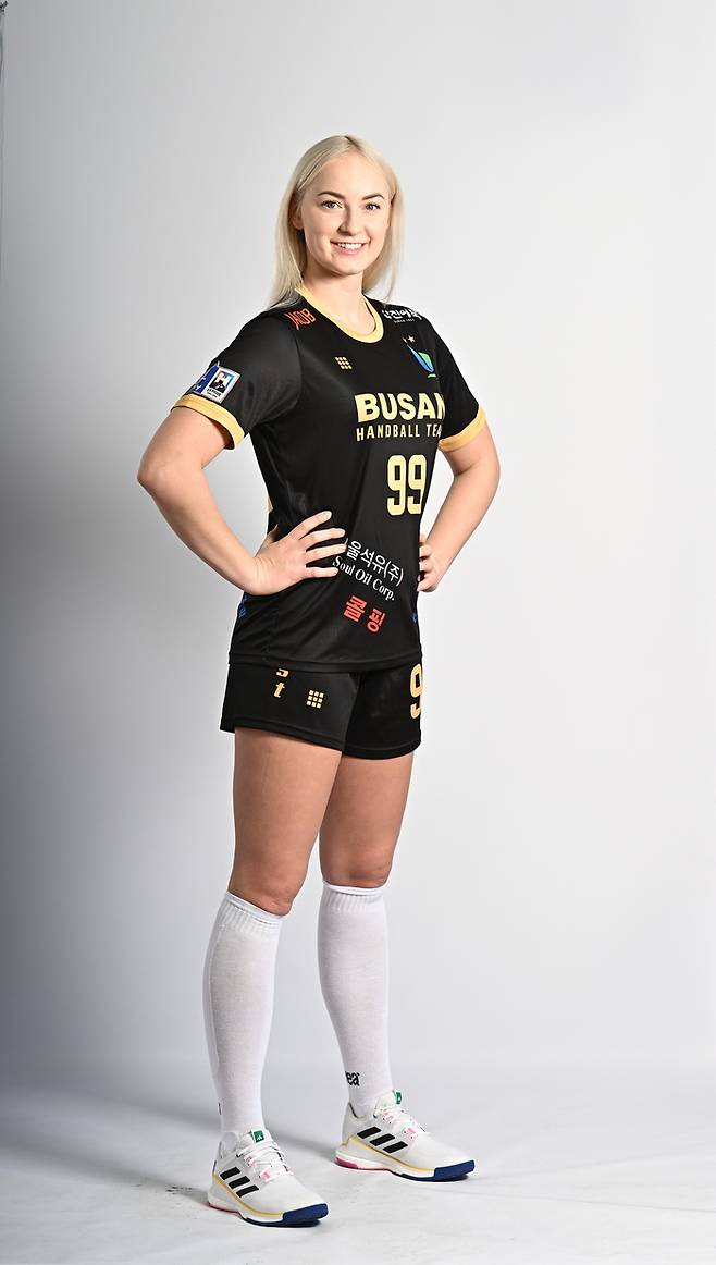 알리나 몰코바. 기장 | 한국핸드볼연맹