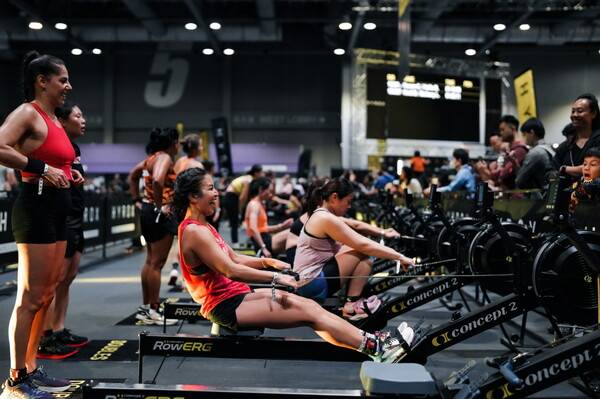 실내 피트니스 대회 '하이록스(HYROX)'가 오는 내달 17일 토요일 인천 송도컨벤시아에서 국내 최초로 열린다. 하이록스 경기 모습. 사진┃하이록스 제공