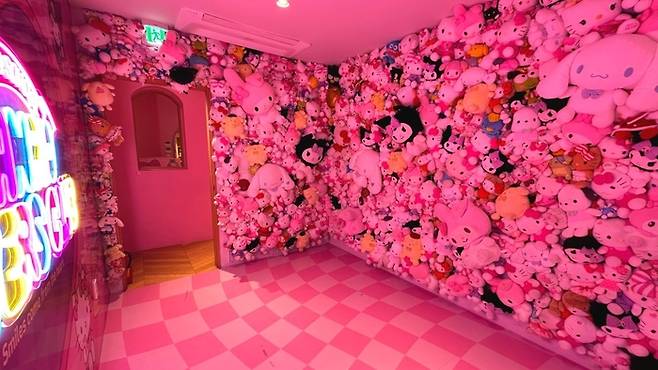 2층 인형 포토존. /사진= 강예신 여행+ 기자