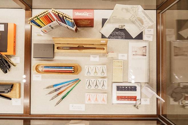 교보문고'문보장'에 진열된 상품들 / 교보문고 제공