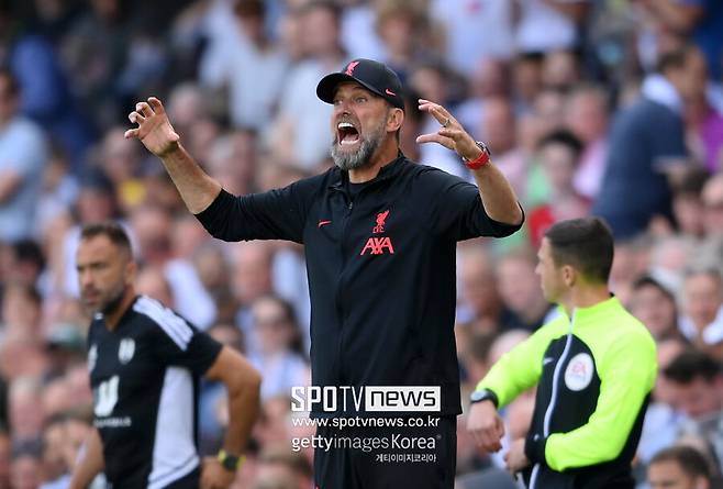 ▲ 클롭 감독은 2015년 리버풀의 지휘봉을 잡은 뒤, 리버풀의 명성을 다시 되찾는 데 성공했다. 당시 리버풀은 오랫동안 잉글랜드 프리미어리그와 유럽축구연맹 챔피언스리그(UCL) 우승을 갈망해 왔다. 클롭 감독은 부임과 동시에 리버풀에 본인의 색깔을 입혔다. 여기에 더해 모하메드 살라, 사디오 마네, 페어질 반 다이크 등을 영입하며 선수단을 강화시켰다.