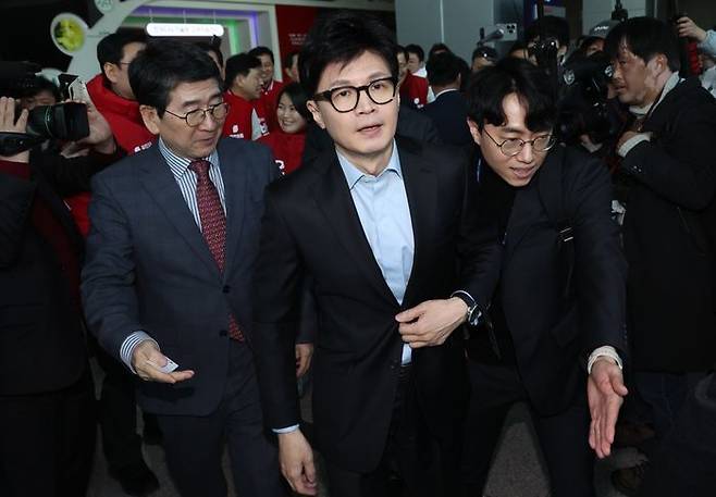 한동훈 국민의힘 비상대책위원장이 지난달 31일 경기도 수원시 한국나노기술원을 방문하고 있다. ⓒ연합뉴스