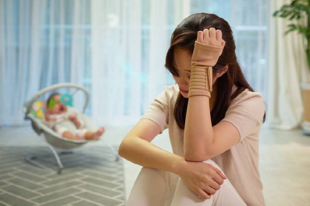 산후우울증은 만성우울증으로 진행될 수 있어 적극적인 치료가 필요하다. /게티이미지뱅크