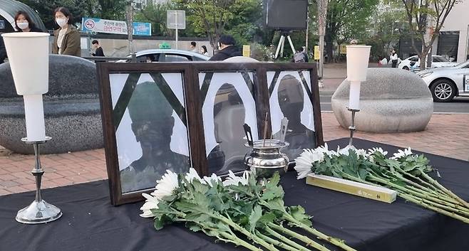 지난해 4월 인천 주안역 앞에서 전세사기로 숨진 피해자들을 위한 추모제가 열렸다.|박준철기자