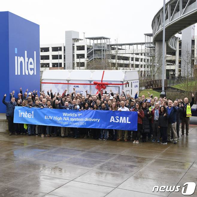 ASML이 인텔에 납품한 첫 하이 뉴메리컬어퍼처(NA) EUV. (ASML 제공)