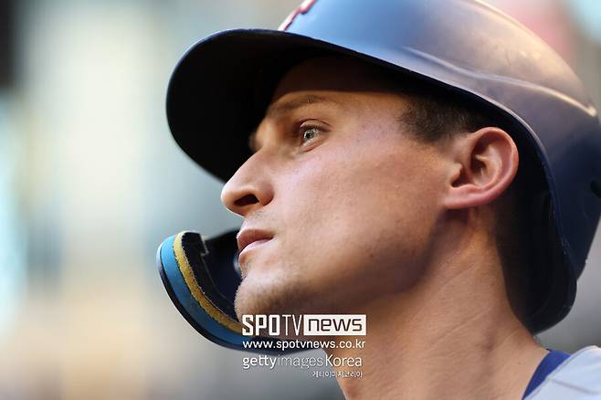 ▲ 왼손타자 코리 시거는 2022년 0.245에 그쳤던 타율을 지난해 0.327까지 끌어올렸다.