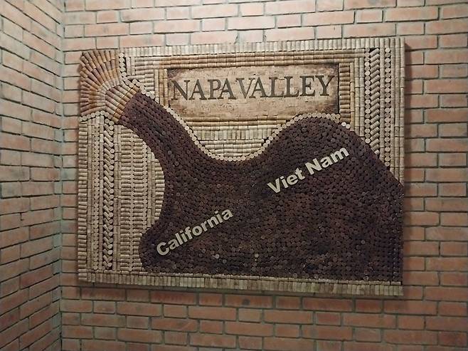 와인캐슬 내부의 조형물.