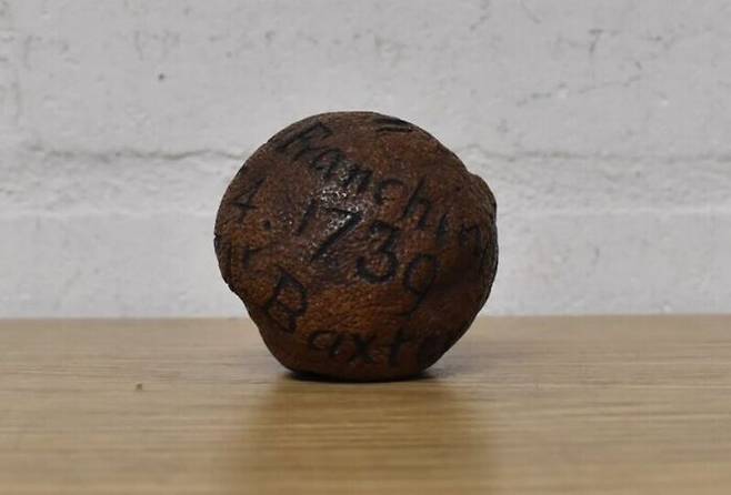 영국의 한 경매에 나온 285년 된 레몬.