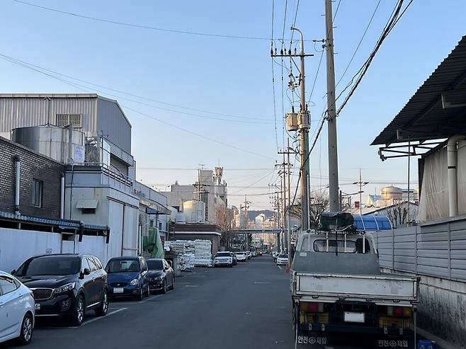 지난달 12일 오후 대구 서구 비산동 염색산업단지 내 중소 염색업체들이 모여 있다. 박종오 기자