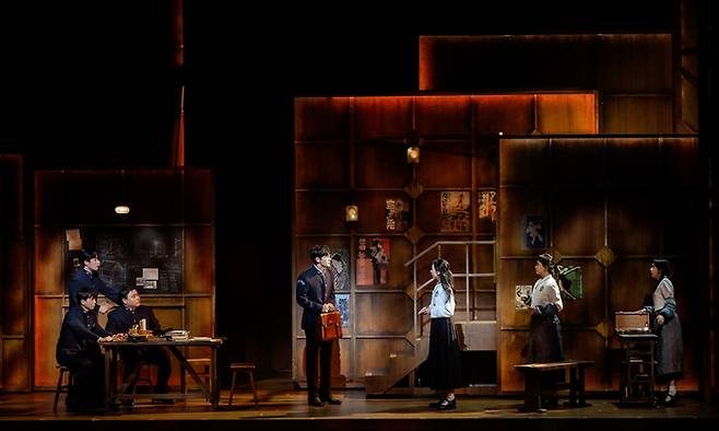 의사 겸 테너로 한국 오페라의 개척자인 이인선의 삶에서 영감받아 만들어진 창작 뮤지컬 ‘일 테노레’ 공연의 한 장면. 조선 최초의 오페라 제작과 독립운동을 엮어 일제강점기 조선 청년들의 꿈과 열정, 아픔을 버무린 이야기와 음악이 많은 재미와 감동을 주는 작품이다. 오디컴퍼니 제공