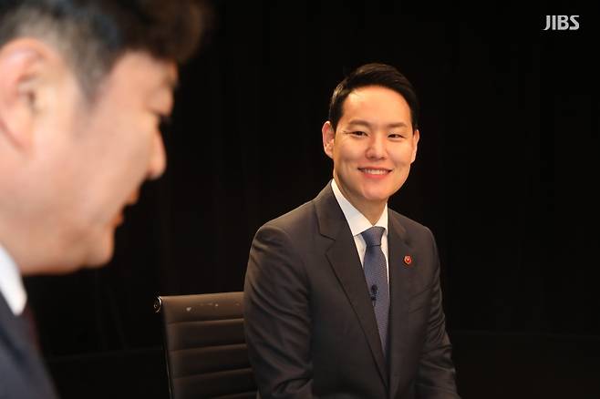 오늘(19일) 진행된 JIBS 등 제주지역 언론 4사 대담에서 발언하는 제주시을 더불어민주당 김한규 국회의원 (사진, 언론 4사 공동취재단)