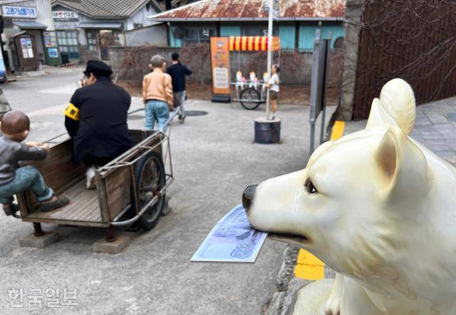 1960~70년대 전성기를 재현해 놓은 장생포고래문화마을. 강아지도 만 원짜리를 물고 다녔다는 시절이다.