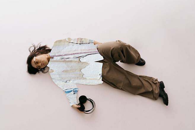 10년 만의 정규 앨범인 9집 ‘여행’을 들고 돌아온 가수 김범수. 영엔터테인먼트 제공