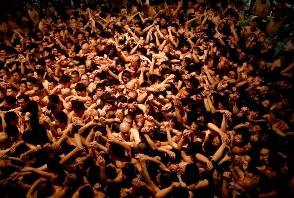 일본에서 열리는 알몸축제 모습. 로이터 연합뉴스