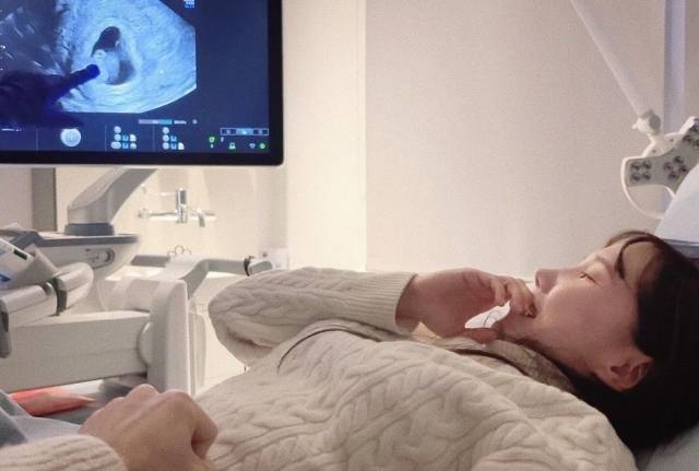 유튜버 겸 요리사 국가비와 남편 조쉬. / 국가비