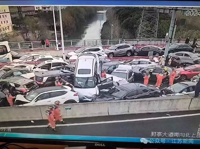 23일 오전 중국 쑤저우에서 발생한 다중 추돌사고/사진=쑤저우신문 웨이보 캡처,연합뉴스