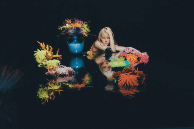 아이유 신보 '더 위닝' / 사진=이담엔터테인트