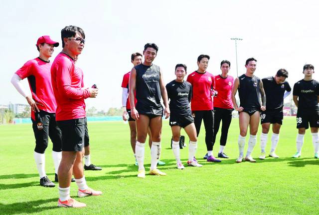 김기동 감독이 지난 16일 태국 후아힌 트루아레나에서 FC 서울의 동계 전지훈련을 이끌고 있다. FC 서울은 올해 EPL 출신 제시 린가드의 합류로 뜨거운 관심을 받고 있다. 김 감독은 “축구는 스타 한 명으로 할 수 없다”면서도 “ACL은 꼭 나가고 싶다”고 말했다. 한국프로축구연맹 제공
