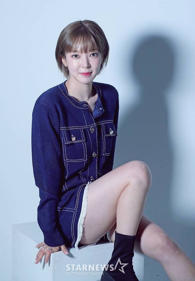 가수 초아가 서울 종로구 스타뉴스 사옥에서 진행된 인터뷰에 앞서 포즈를 취하고 있다. 설날을 앞두고 스타뉴스를 찾은 초아는 "벌써 2024년이 밝았다. 노래가 좋아진 만큼 올해 열심히 해보려고 한다. 다들 좋은 한해 보내길 바란다"고 설 인사를 전했다. 초아는 최근 E채널 예능 프로그램 '놀던 언니'를 통해 다양한 매력을 뽐내고 있다. /사진=김창현