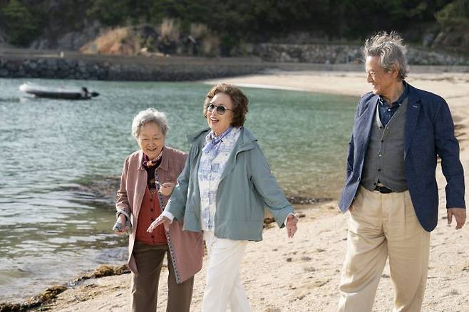 '소풍'의 주연을 맡은 김영옥(왼쪽부터), 나문희, 박근형. 사진제공=롯데엔터테인먼트