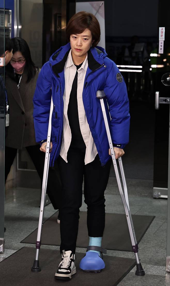 고민정 더불어민주당 최고위원이 지난 25일 오후 서울 여의도 중앙당사에서 열린 비공개 최고위원회의에 참석하고 있다. 뉴스1