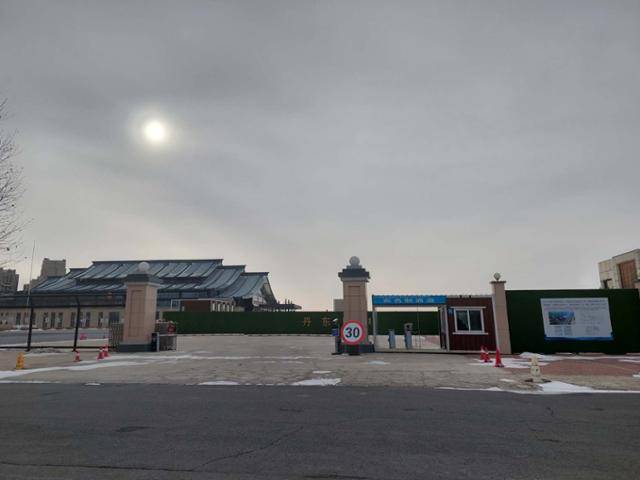 21일 중국 랴오닝성 단둥시 신구에 위치한 신압록강대교 해관(세관). 해관을 오가는 차량이나 인원을 보기 어려웠다. 단둥=조영빈 특파원