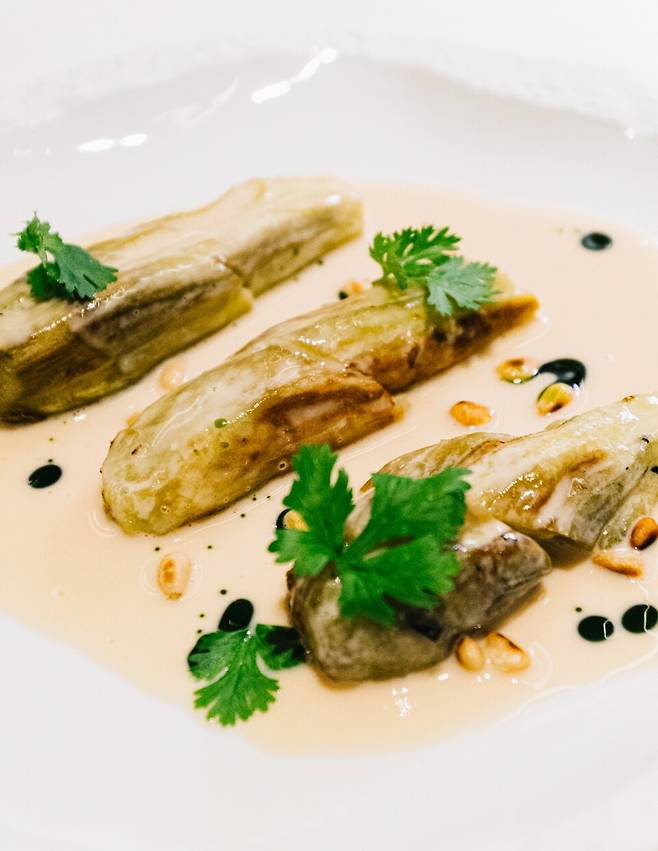 태운 가지와 크림 소스, 차콜 페스토