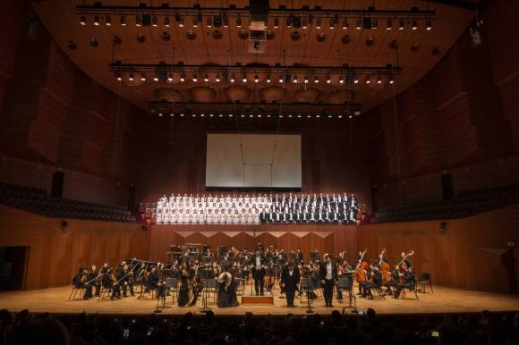 이날 공연은 국립합창단과 윤의중 전 국립합창단장, 소프라노 이해원, 알토 신성희, 테너 국윤종, 베이스 김기훈, 동두천시립합창단, 의정부시립합창단, 국립심포니오케스트라가 함께했다.