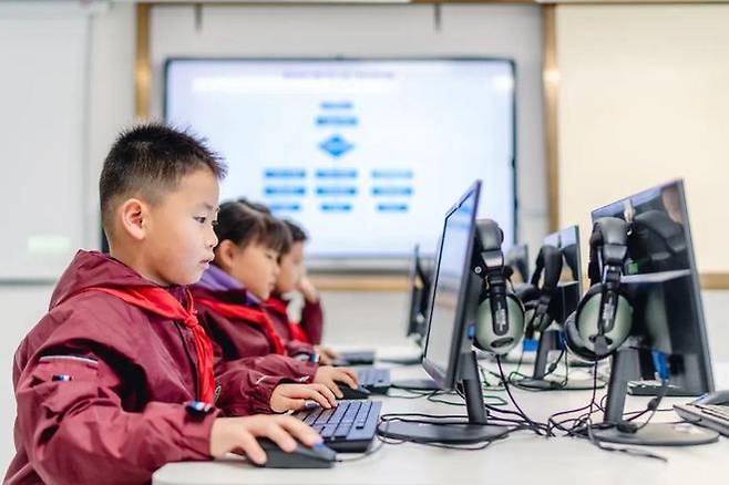 인공지능 교육기지로 선정된 상하이 훙커우구 취양 제4소학교/ 학교 측 공개