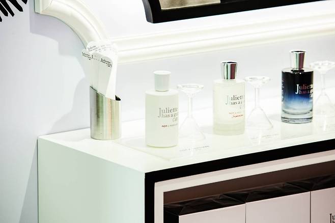 줄리앳 해즈 어 건