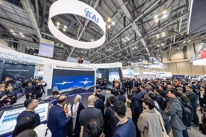 2024 드론쇼코리아가 지난 6일부터 3일간의 일정을 마치고 8일 폐막했다. 부산 벡스코에서 진행된 ‘2024 드론쇼코리아’ 현장. 벡스코 제공