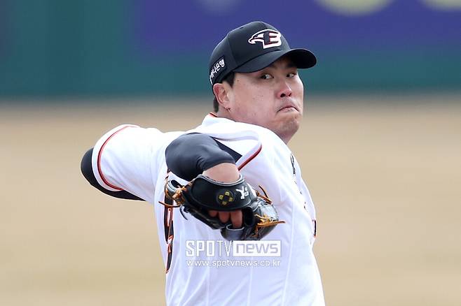 ▲ 한화 이글스 류현진은 8년 총액 170억원으로 KBO 역대 최고 대우를 받았다. 종전 최고액은 2023년 시즌을 앞두고 두산 베어스가 포수 양의지에게 안긴 152억원(4+2년)이었다. ⓒ곽혜미 기자