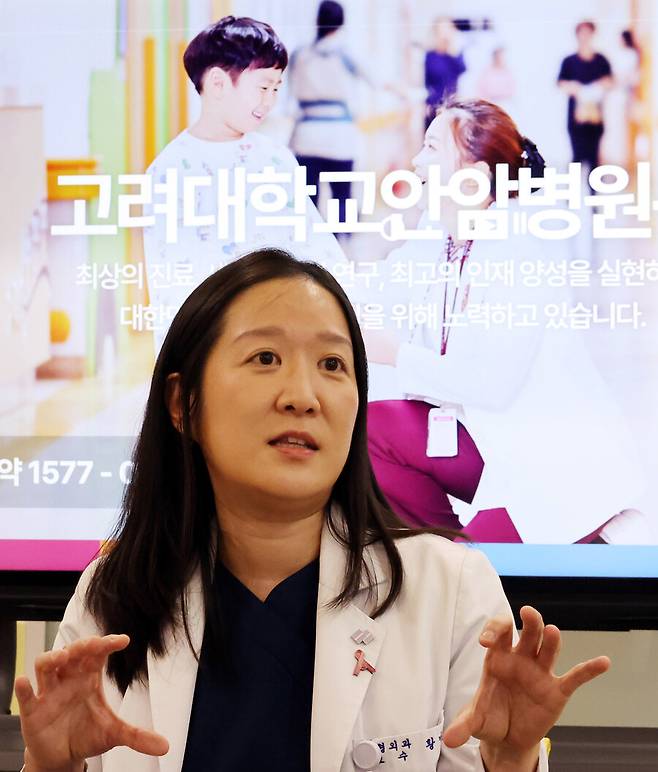 고려대 안암병원 젠더클리닉 황나현 교수가 지난 1월29일 오후 한겨레와 인터뷰를 하고 있다. 김경호 선임기자 jijae@hani.co.kr