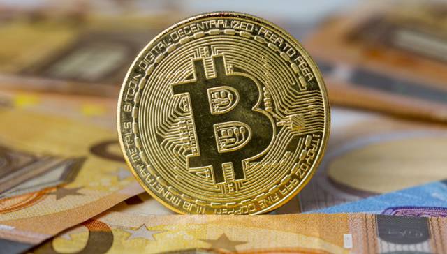 암호화폐 비트코인을 형상화한 동전. 연합뉴스